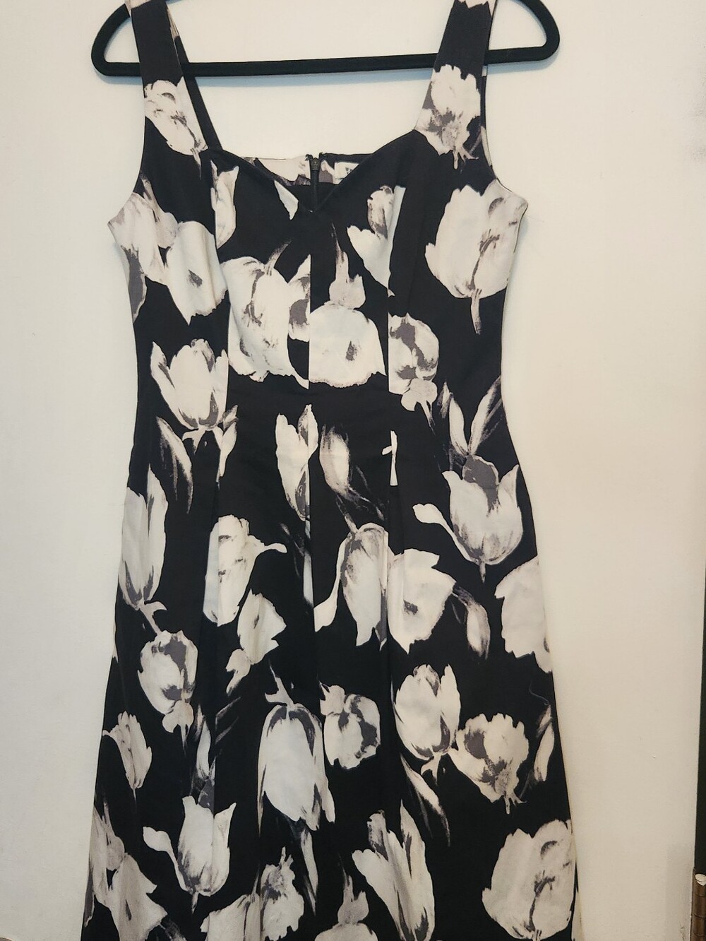 White House Black Market Black & White Floral Fit-and-Flare Dress Size 6